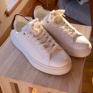 Women’s Zara sneakers!